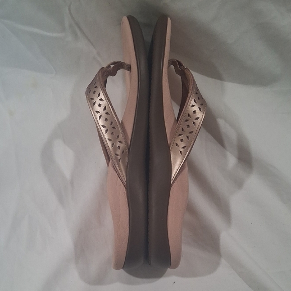 Vionic Women's Metallic Tan Women's Sandals Size 7 - Picture 5 of 7